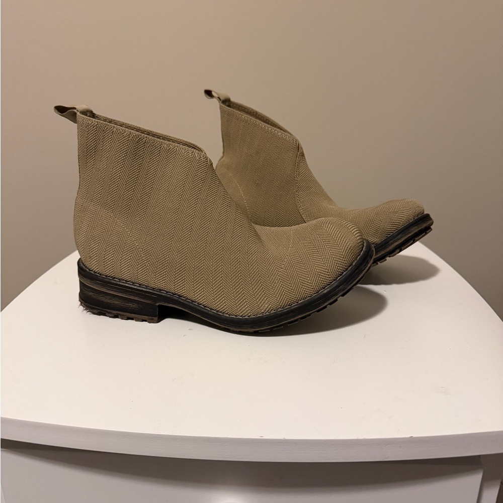 Charleston Shoe Co. Barcelona ankle boot in a tan or brown herringbone pattern